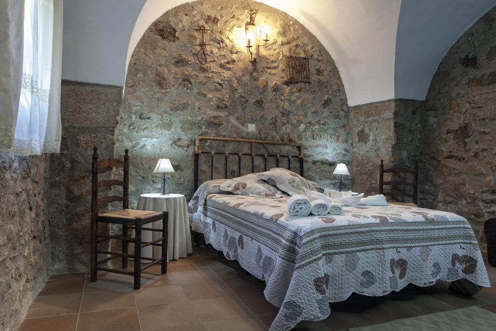 Apartamentos Rurales La Casa De Luis Santa Cruz de la Sierra Bilik gambar